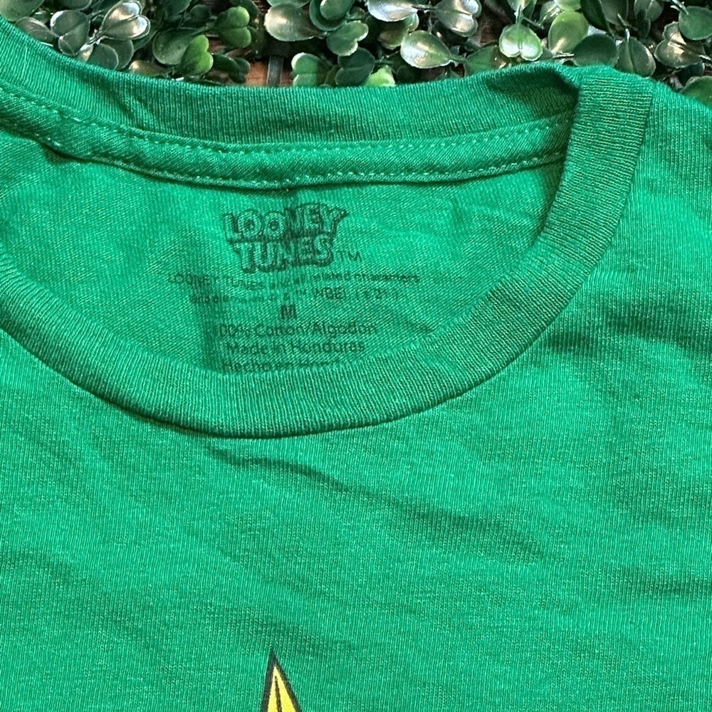Looney Tunes Character Graphic Print Tee Green Multicolored T-Shirt Size M Xmas - Picture 3 of 5